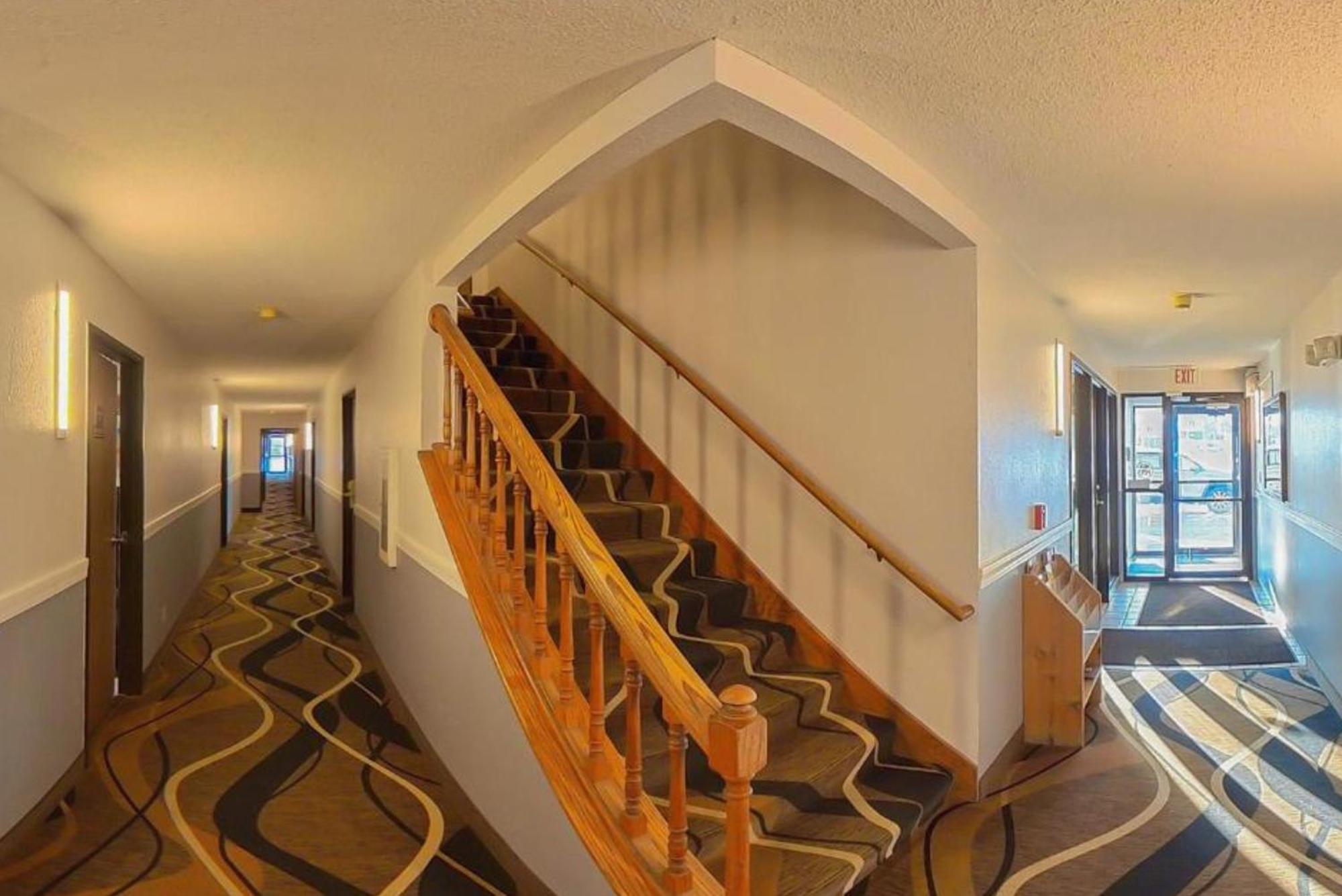 Coratel Inn & Suites By Jasper Hastings Екстериор снимка